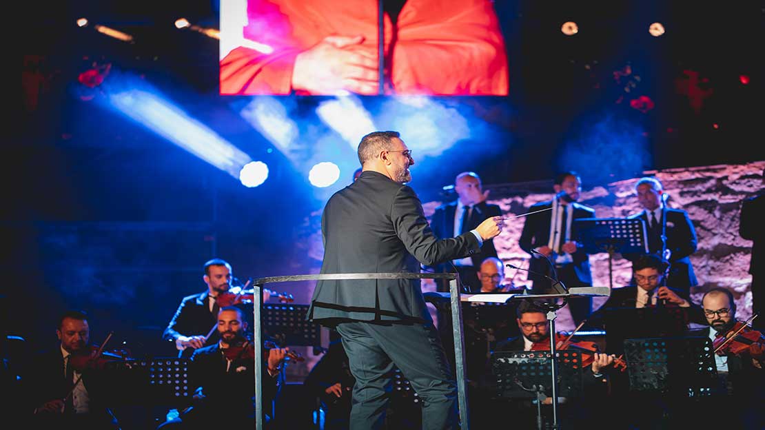 صوت آدم يضيء مسرح قرطاج 