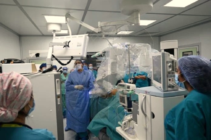 La première intervention de chirurgie robotique en Tunisie